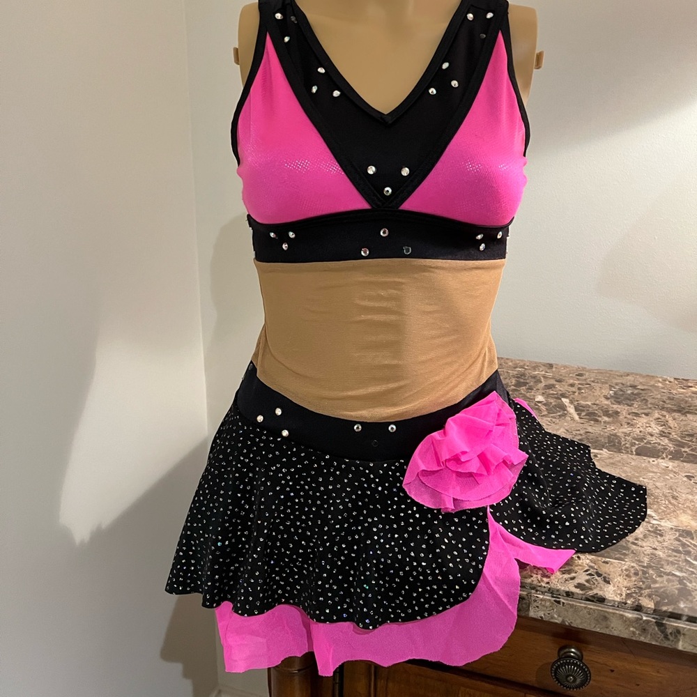 “Show off” vibrant Jazz costume with Swarovski rhinestones